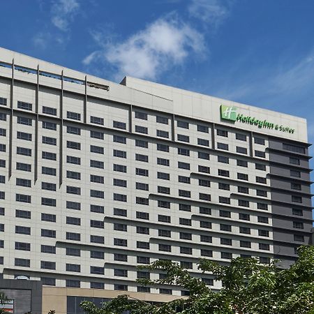 Holiday Inn & Suites Makati By Ihg Makati City Exteriér fotografie Holiday Inn Express in Cebu, Philippines