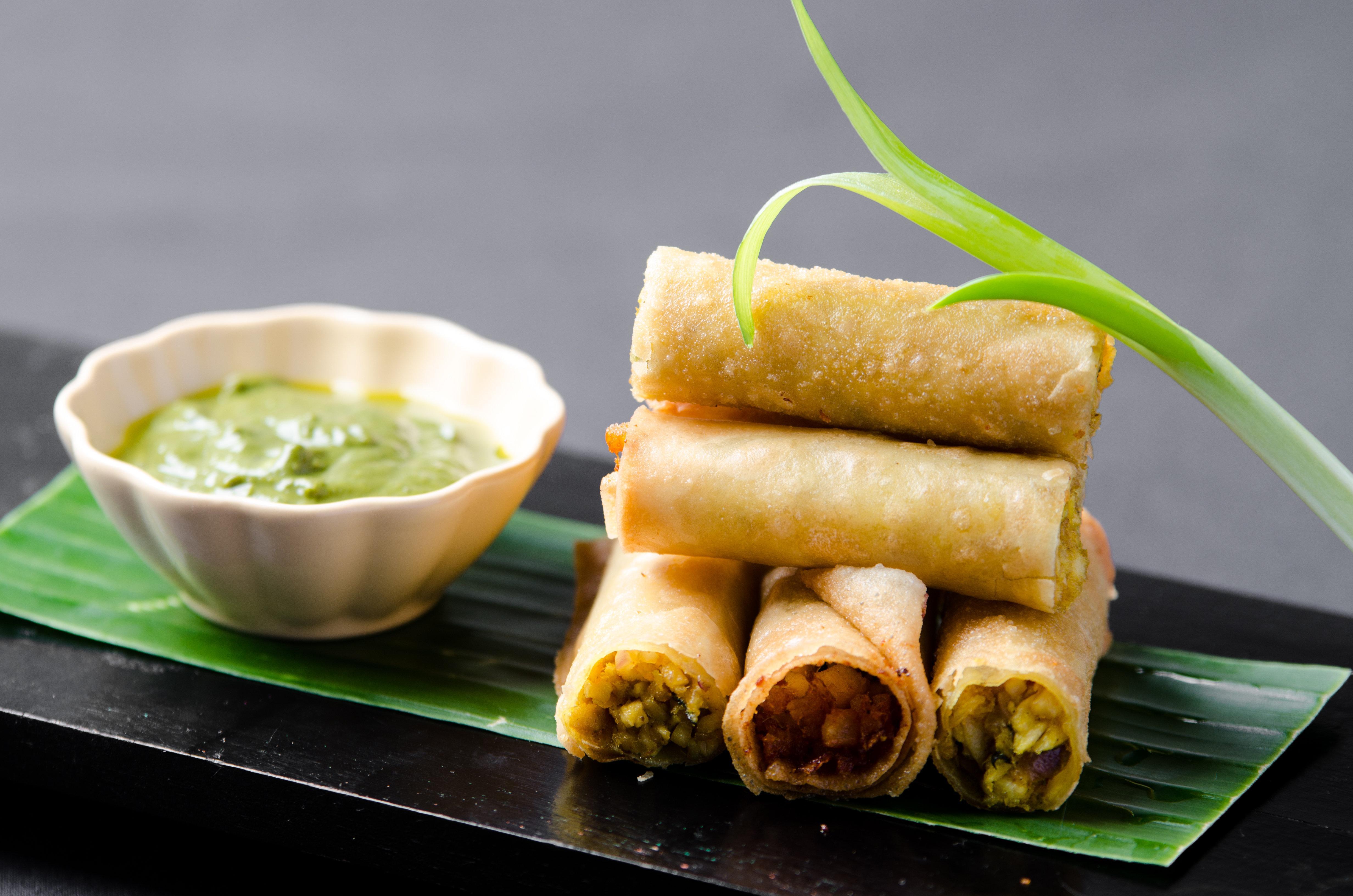 Holiday Inn & Suites Makati By Ihg Makati City Exteriér fotografie Fried vegetable spring rolls