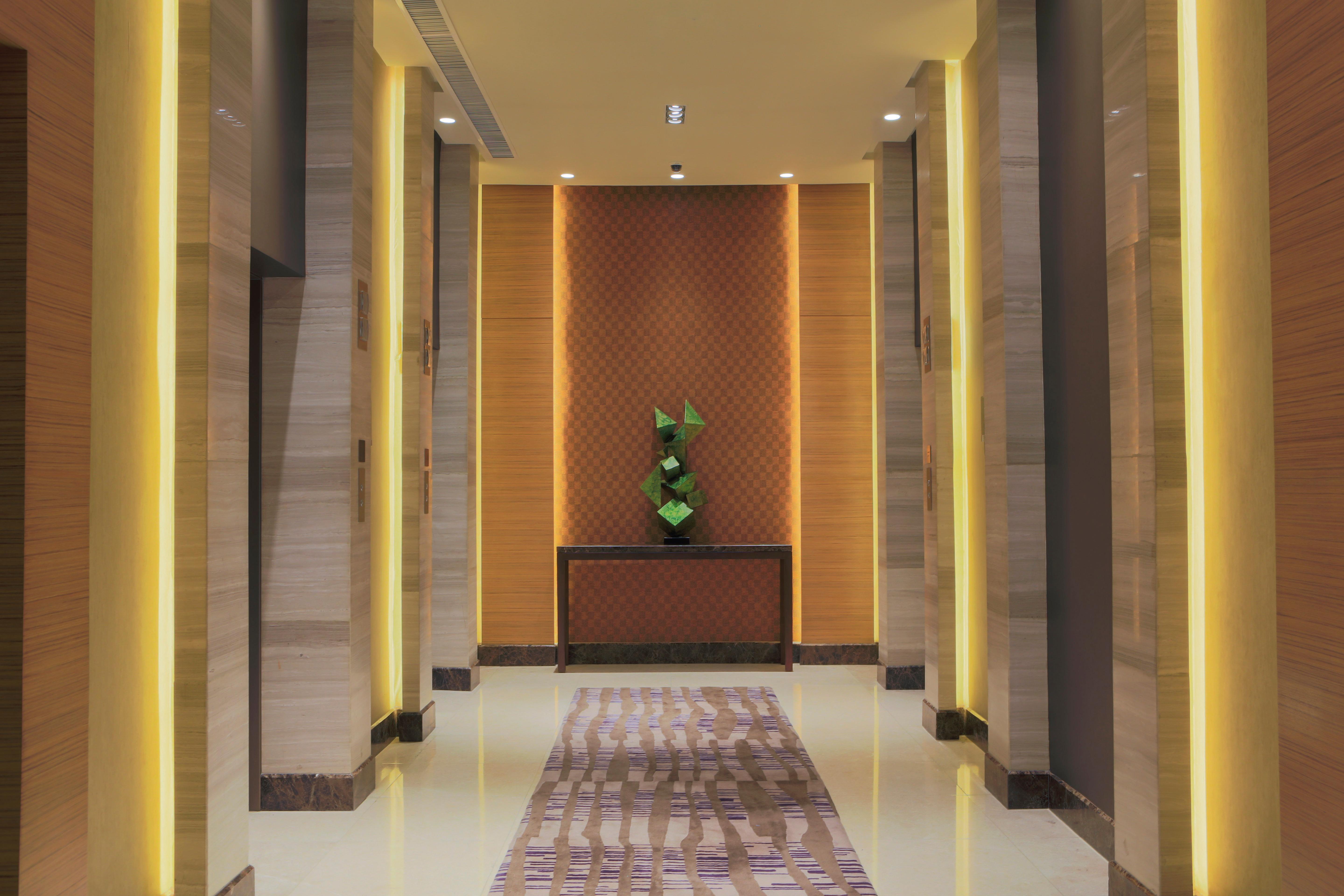 Holiday Inn & Suites Makati By Ihg Makati City Exteriér fotografie The interior of the hotel