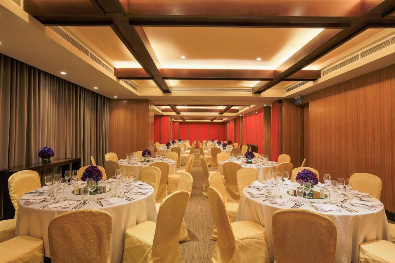 Holiday Inn & Suites Makati By Ihg Makati City Exteriér fotografie The ballroom