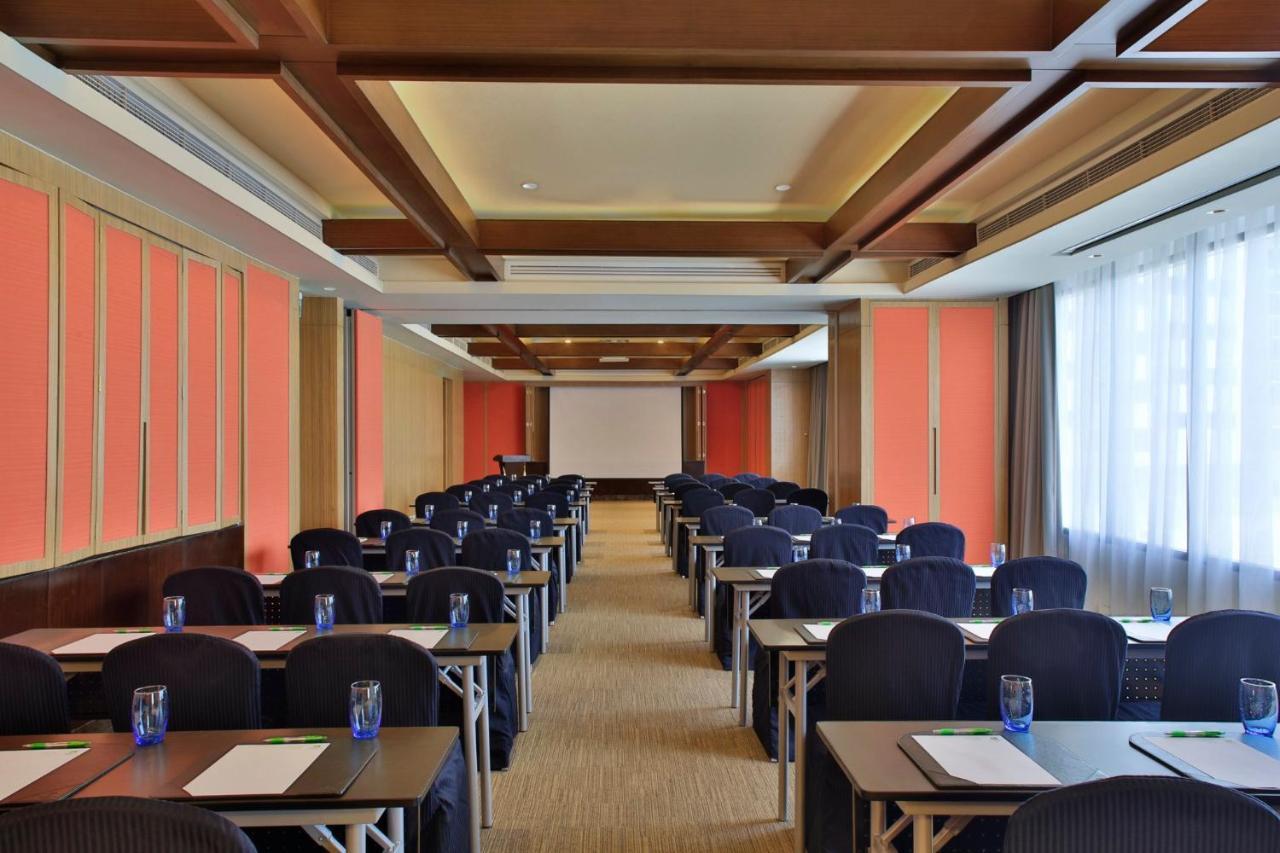 Holiday Inn & Suites Makati By Ihg Makati City Exteriér fotografie Meeting room