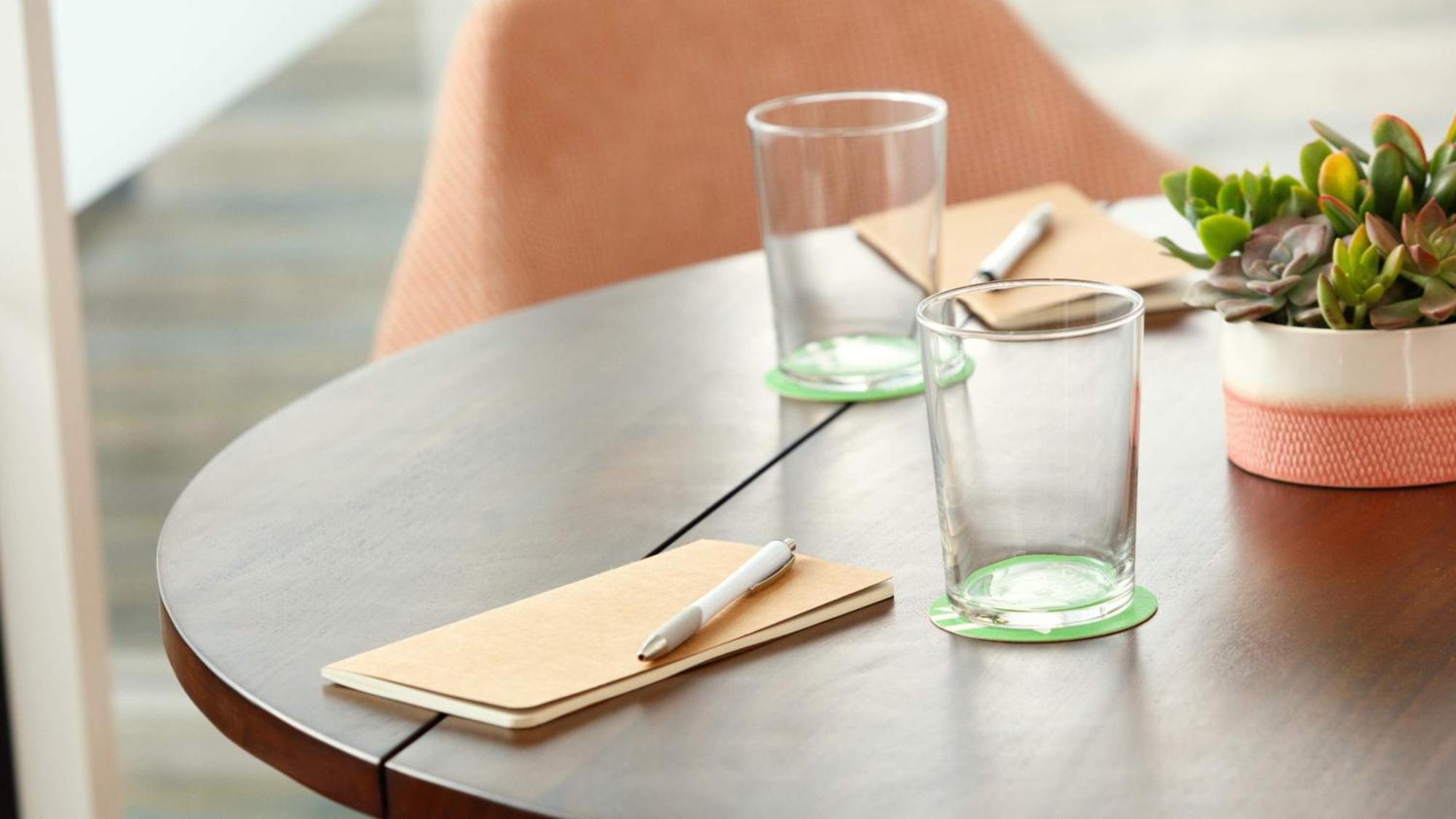 Holiday Inn & Suites Makati By Ihg Makati City Exteriér fotografie Drink coasters