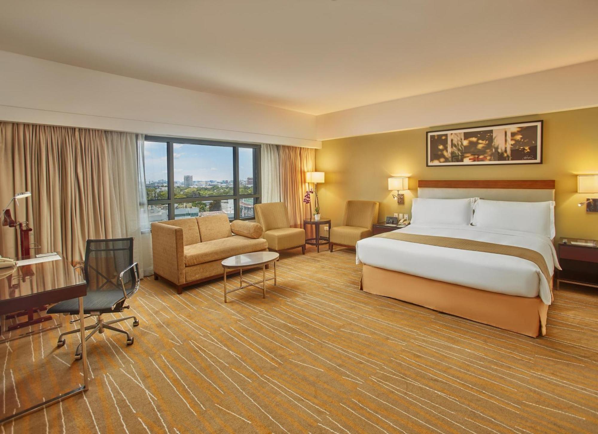 Holiday Inn & Suites Makati By Ihg Makati City Exteriér fotografie Deluxe Room