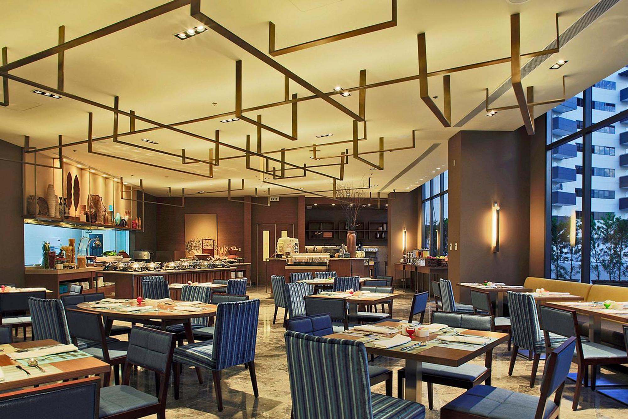 Holiday Inn & Suites Makati By Ihg Makati City Exteriér fotografie The restaurant